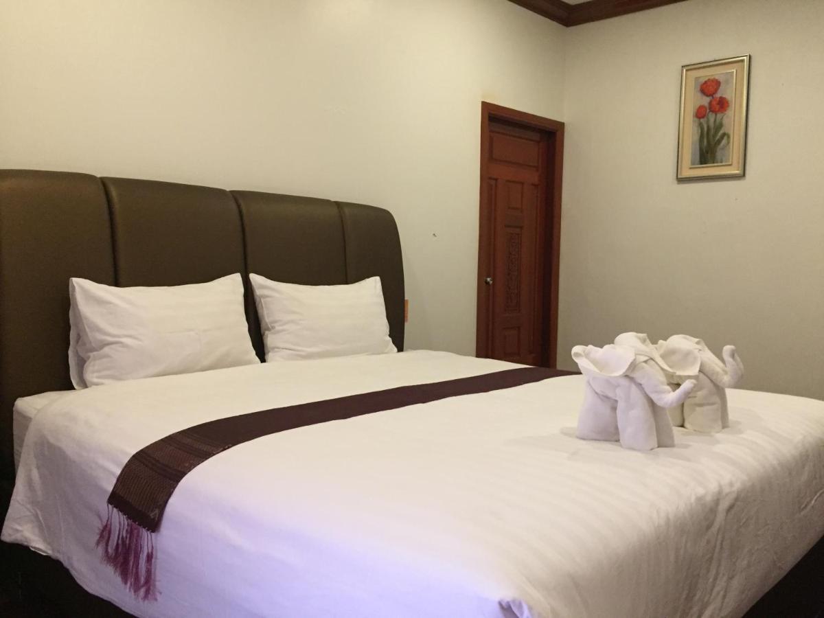 Nakhone Champa Hotel 빡세 외부 사진