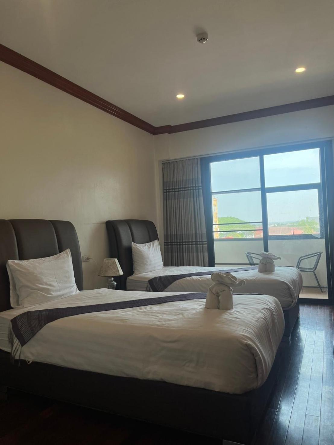 Nakhone Champa Hotel 빡세 외부 사진