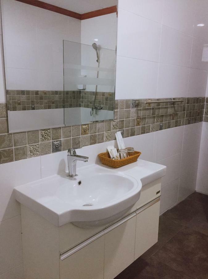 Nakhone Champa Hotel 빡세 외부 사진