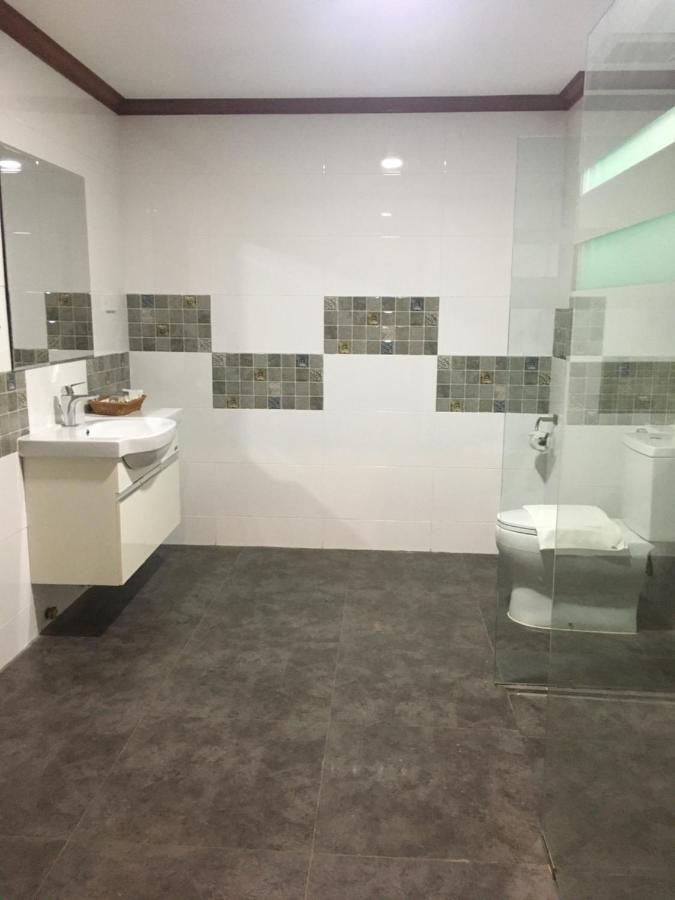 Nakhone Champa Hotel 빡세 외부 사진