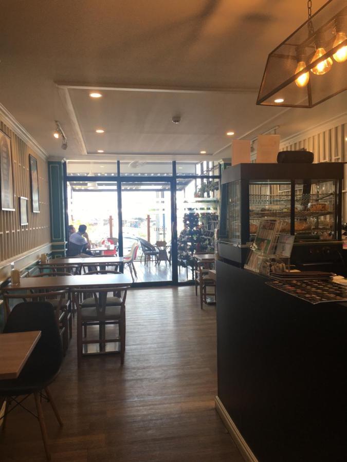 Nakhone Champa Hotel 빡세 외부 사진